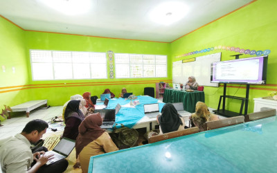 Perkuat Kurikulum Cinta, KKG Bahasa Inggris MI Digelar di MIN 2 Kota Padang