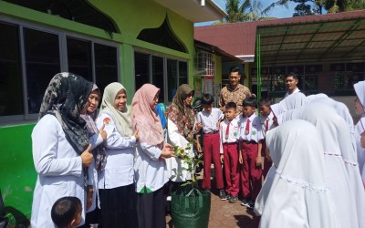 MIN 2 Kota Padang Dukung Peringatan Hari Bumi ke-55 melalui Gerakan Nasional Penanaman Sejuta Pohon Matoa
